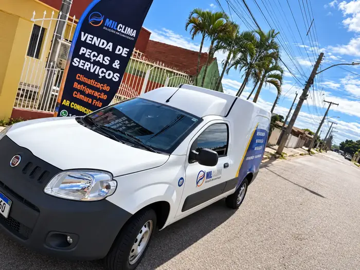 Veículo da frota Milclima para atendimento